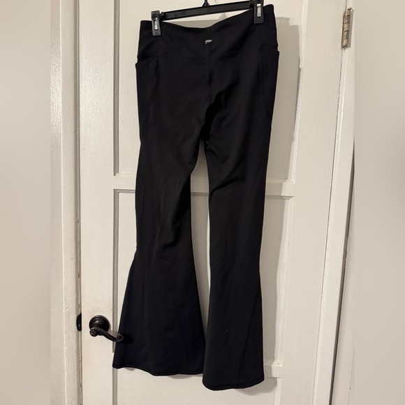 Fabletics Oasis PureLuxe High-Waisted Crossover Flare Sz large black - Picture 4 of 5